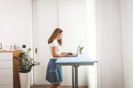 Gesund arbeiten im Homeoffice: Warum Bewegung im Arbeitsalltag wichtig ist